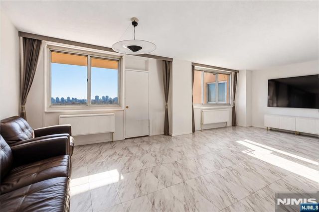 2150 Center Avenue 16A, Fort Lee, NJ 07024