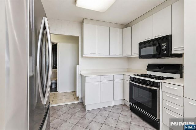 2150 Center Avenue 16A, Fort Lee, NJ 07024