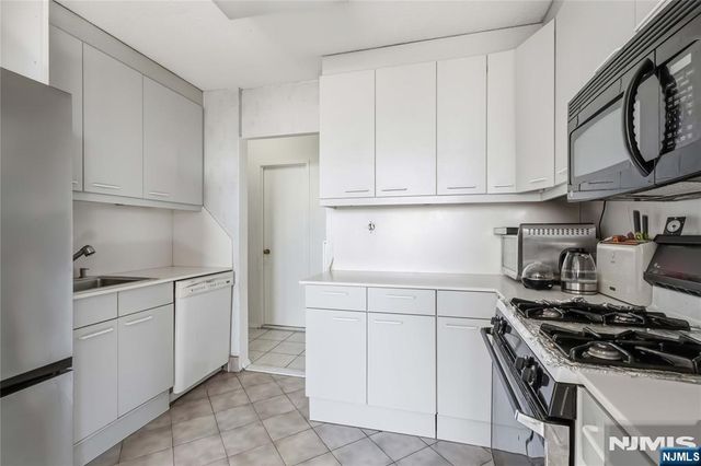 2150 Center Avenue 16A, Fort Lee, NJ 07024