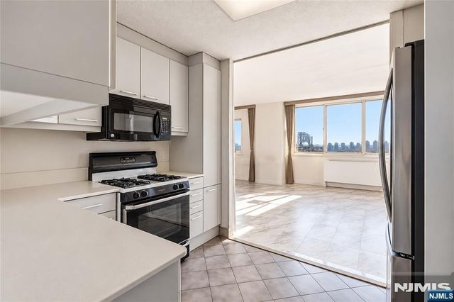 2150 Center Avenue 16A, Fort Lee, NJ 07024