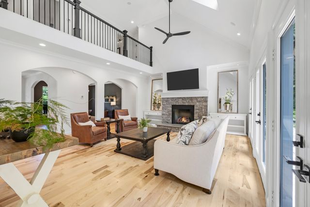 5594 Carters Creek Pike, Thompsons Station, TN 37179