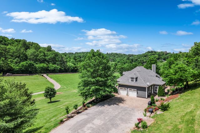 5594 Carters Creek Pike, Thompsons Station, TN 37179
