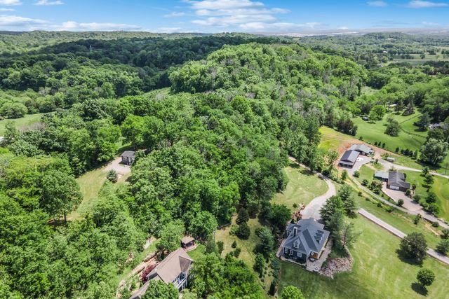 5594 Carters Creek Pike, Thompsons Station, TN 37179