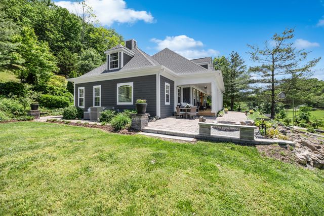 5594 Carters Creek Pike, Thompsons Station, TN 37179