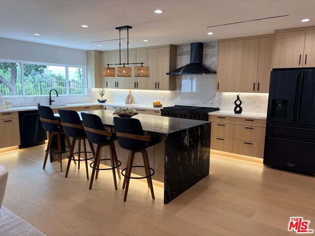 2252 Gloaming Way, Los Angeles, CA 90210