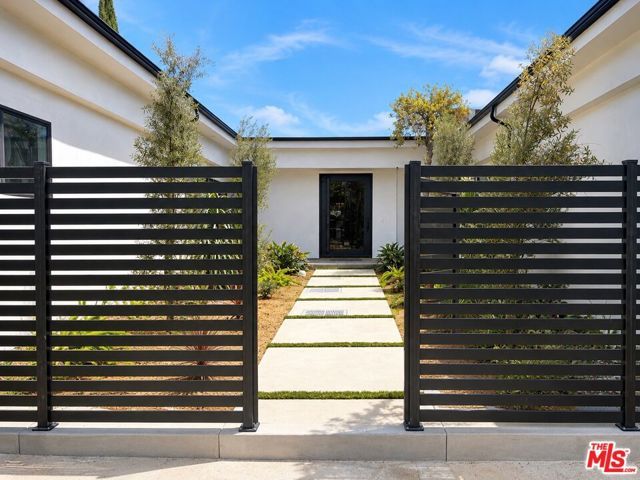2252 Gloaming Way, Los Angeles, CA 90210