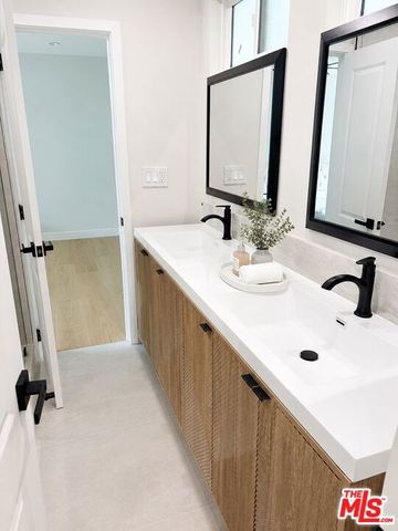 2252 Gloaming Way, Los Angeles, CA 90210