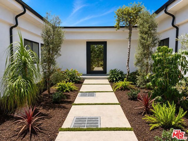 2252 Gloaming Way, Los Angeles, CA 90210