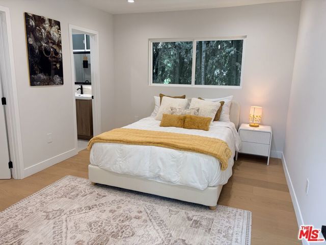 2252 Gloaming Way, Los Angeles, CA 90210