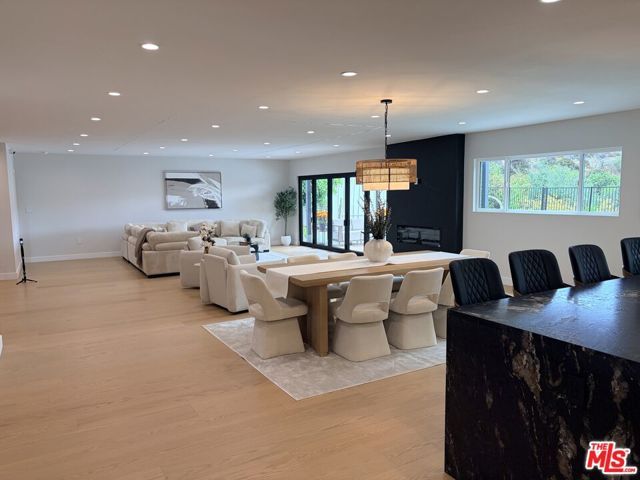 2252 Gloaming Way, Los Angeles, CA 90210