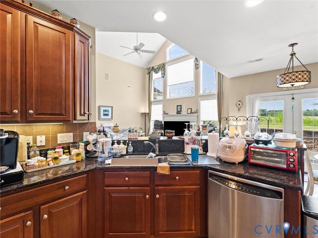 5530 Villa Green Dr, Providence Forge, VA 23140