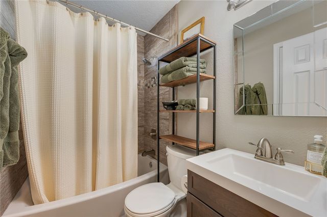 10678 Oak Lake Road, Bryan, TX 77808