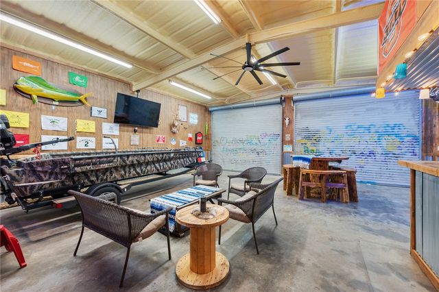 10678 Oak Lake Road, Bryan, TX 77808