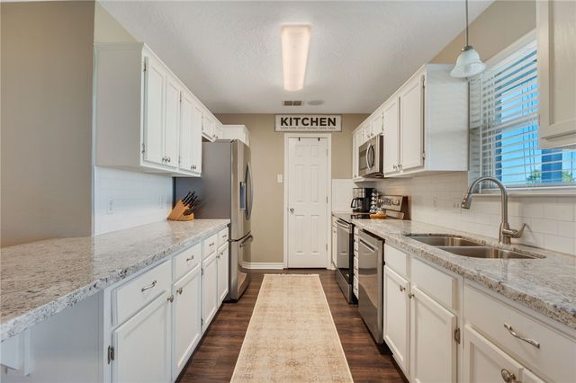 10678 Oak Lake Road, Bryan, TX 77808