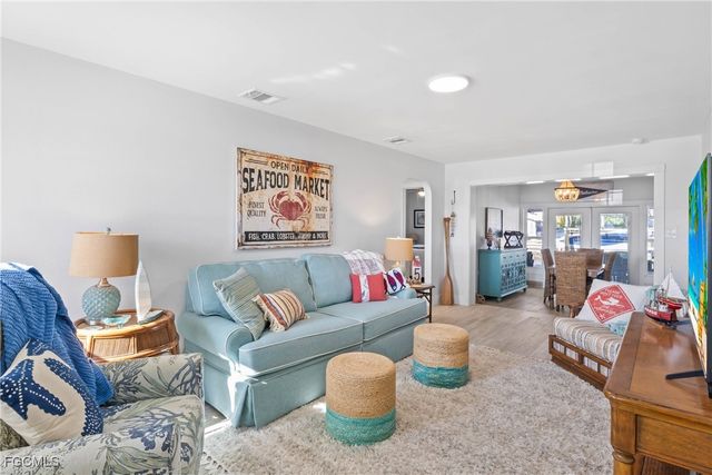 2556 Cay CV, Matlacha, FL 33993