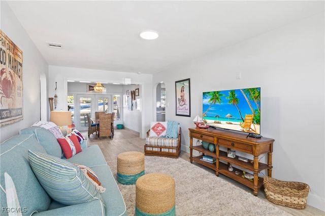 2556 Cay CV, Matlacha, FL 33993