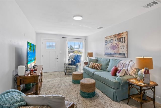 2556 Cay CV, Matlacha, FL 33993