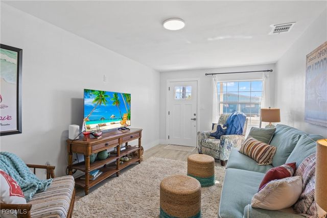 2556 Cay CV, Matlacha, FL 33993