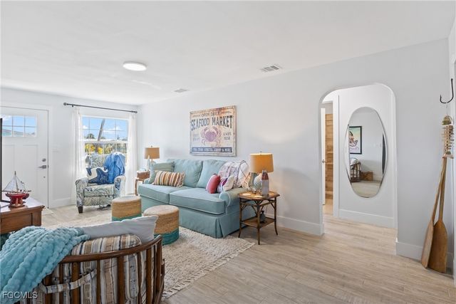 2556 Cay CV, Matlacha, FL 33993