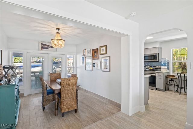 2556 Cay CV, Matlacha, FL 33993