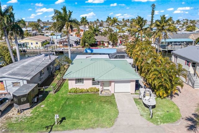 2556 Cay CV, Matlacha, FL 33993