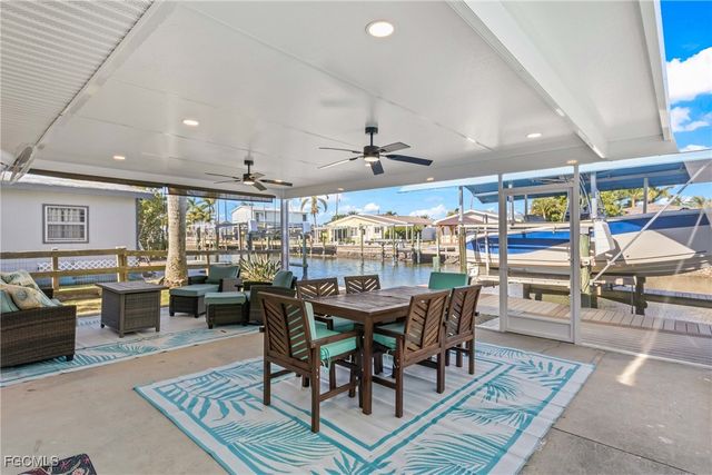 2556 Cay CV, Matlacha, FL 33993