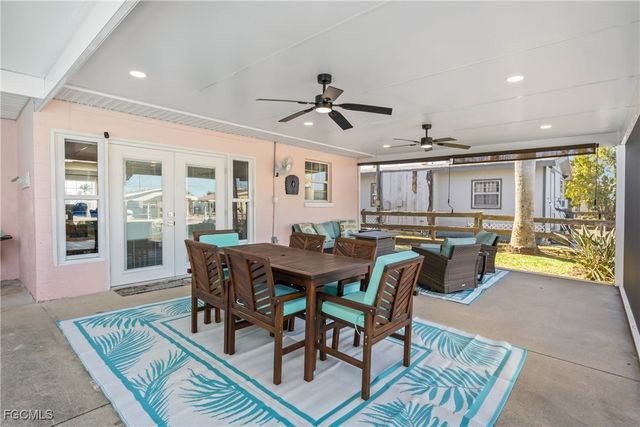 2556 Cay CV, Matlacha, FL 33993