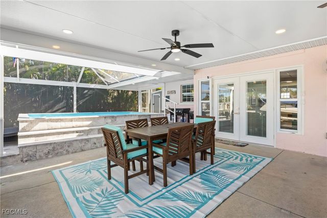 2556 Cay CV, Matlacha, FL 33993