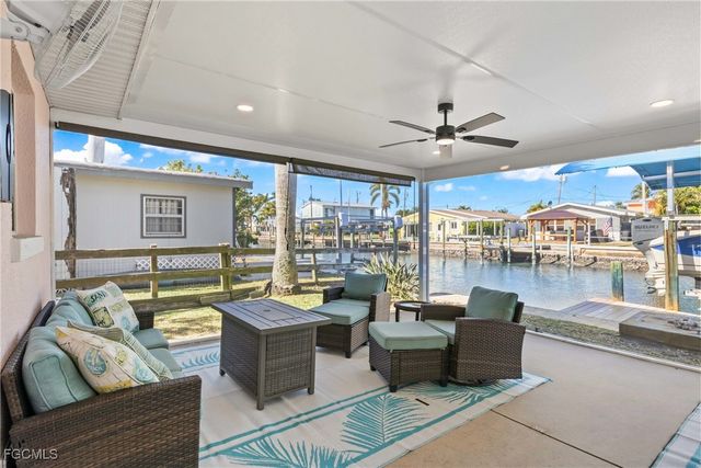 2556 Cay CV, Matlacha, FL 33993