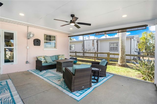 2556 Cay CV, Matlacha, FL 33993