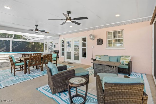 2556 Cay CV, Matlacha, FL 33993