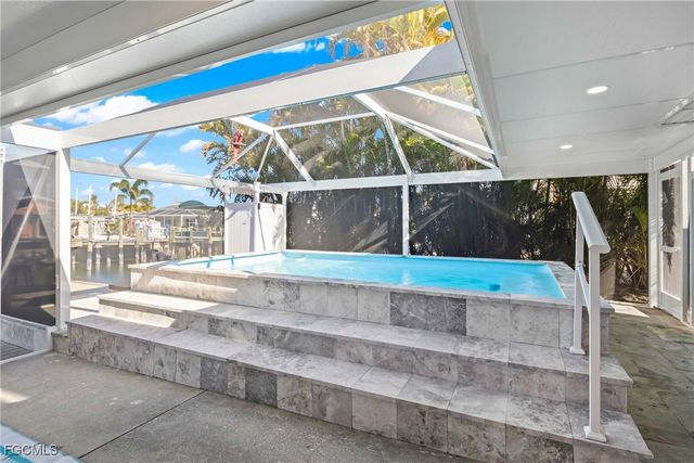 2556 Cay CV, Matlacha, FL 33993