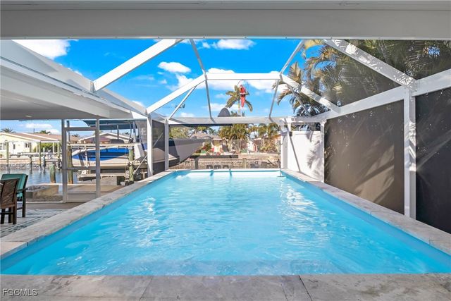 2556 Cay CV, Matlacha, FL 33993