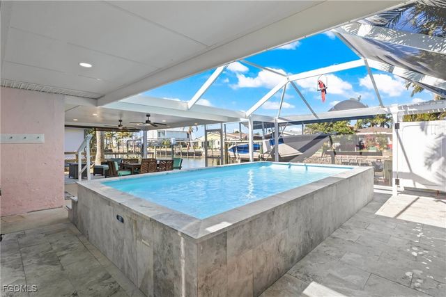 2556 Cay CV, Matlacha, FL 33993