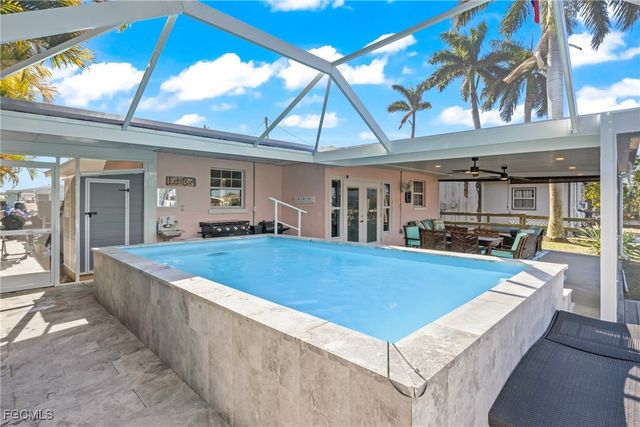 2556 Cay CV, Matlacha, FL 33993