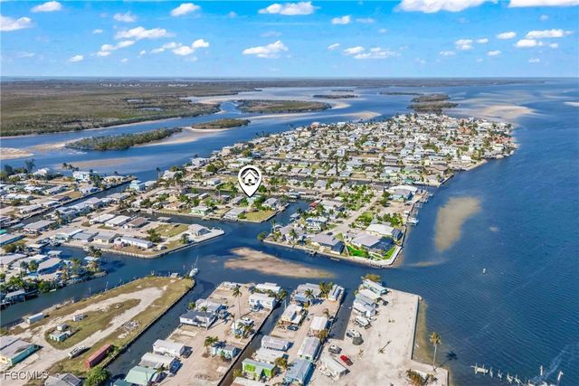 2556 Cay CV, Matlacha, FL 33993