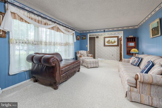 12 N LAKESIDE DR W, Medford, NJ 08055