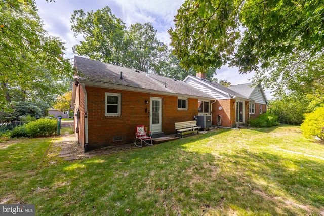 12 N LAKESIDE DR W, Medford, NJ 08055