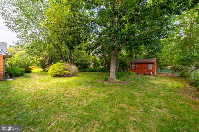 12 N LAKESIDE DR W, Medford, NJ 08055