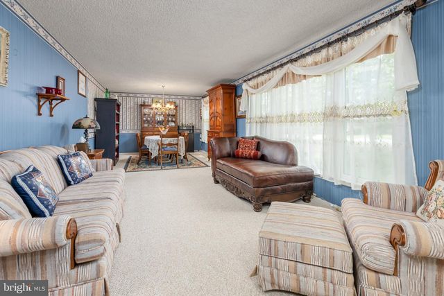 12 N LAKESIDE DR W, Medford, NJ 08055
