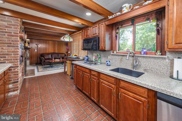 12 N LAKESIDE DR W, Medford, NJ 08055