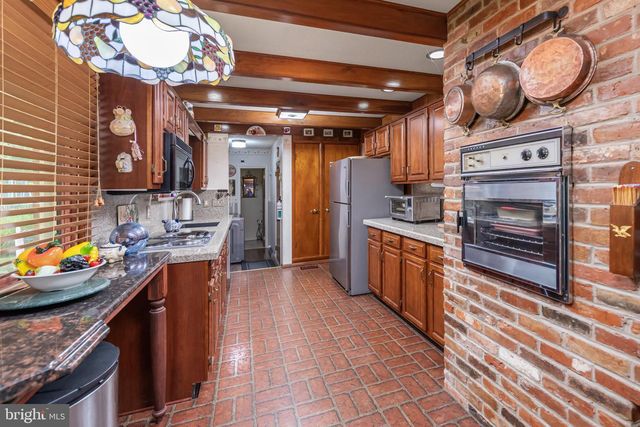 12 N LAKESIDE DR W, Medford, NJ 08055