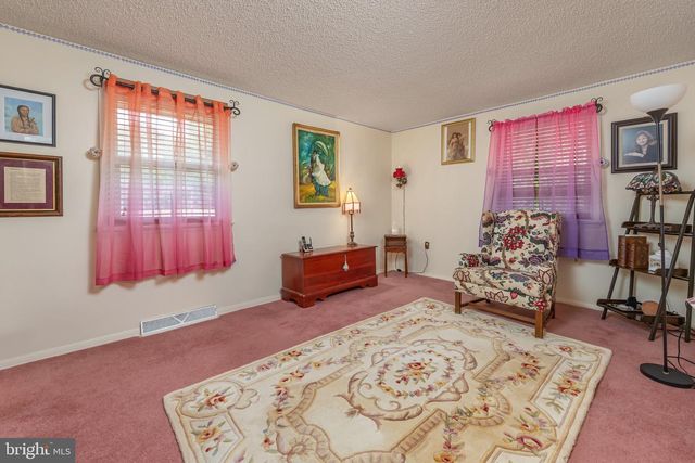 12 N LAKESIDE DR W, Medford, NJ 08055
