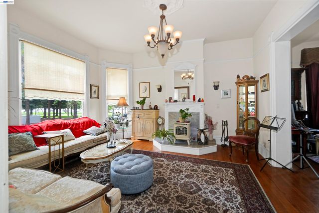 742 B St, Hayward, CA 94541