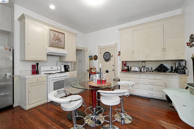 742 B St, Hayward, CA 94541