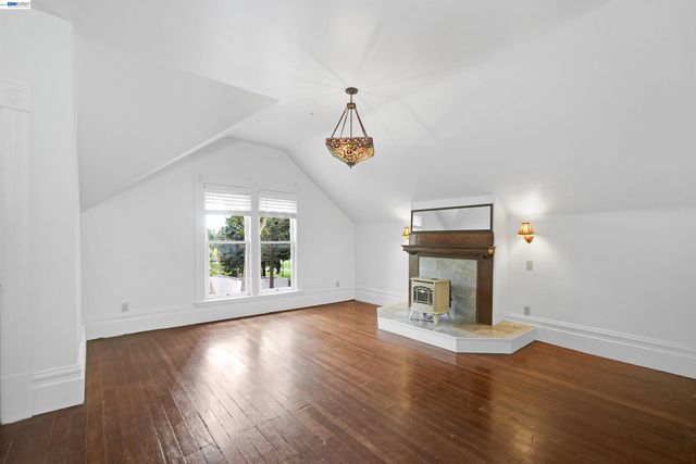 742 B St, Hayward, CA 94541