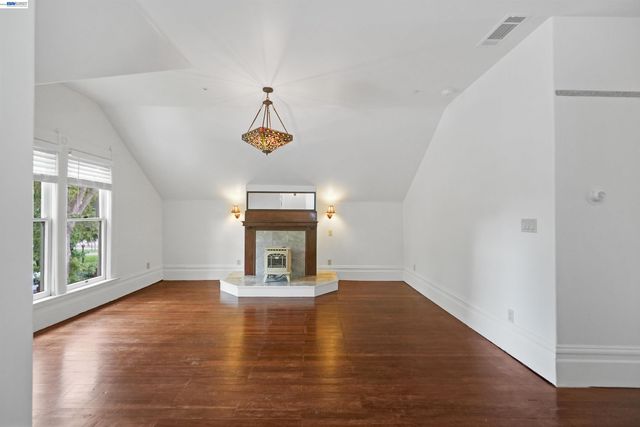 742 B St, Hayward, CA 94541