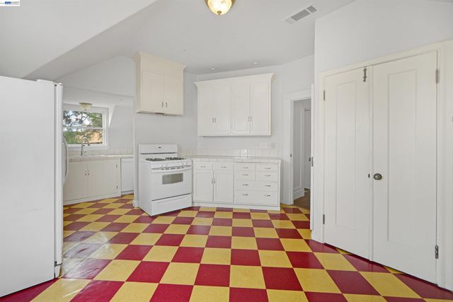 742 B St, Hayward, CA 94541