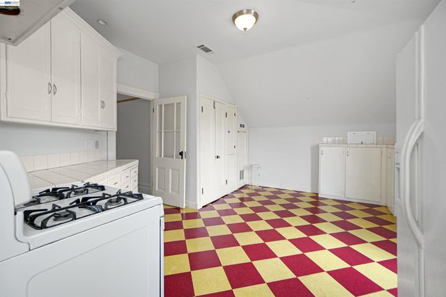 742 B St, Hayward, CA 94541