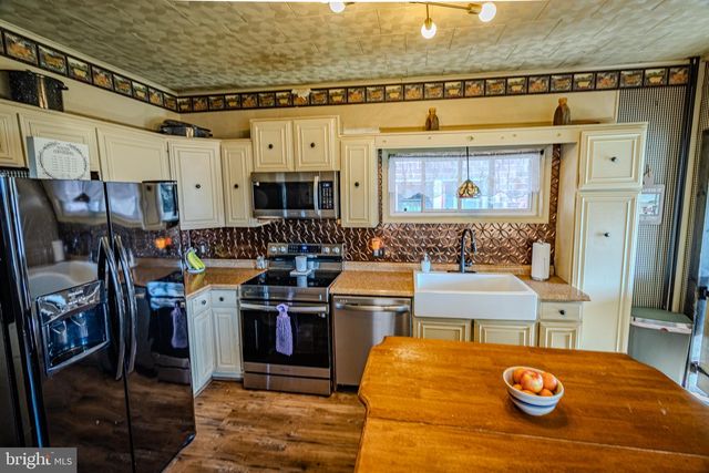 152 S CENTER ST, Frackville, PA 17931